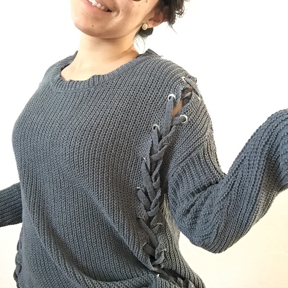 ❗️One Left ❗️NWT grey lace long sleeve sweater - Picture 4 of 8